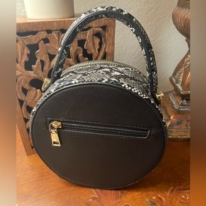 Super cute round fake snakeskin handbag/ purse